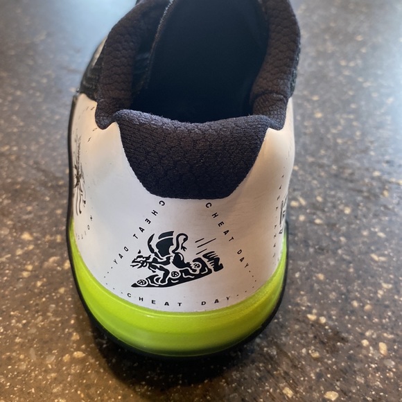 Mens Nike Tennis Shoes - Picture 3 of 5